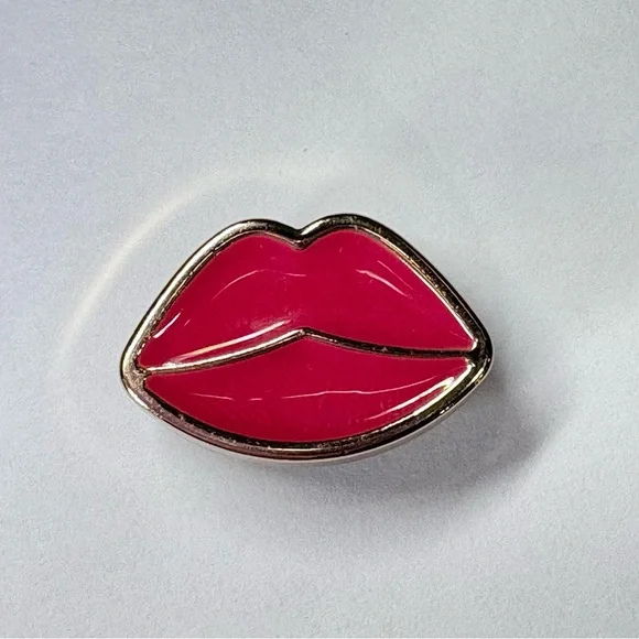 Croc Jibbitz Pink Lips Mouth Gold - Picture 2 of 5